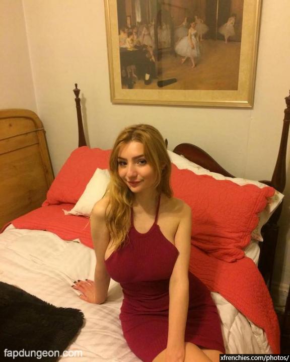 Supersexy blonde Amateurin zeigt ihre hervorstehenden Brüste n°9