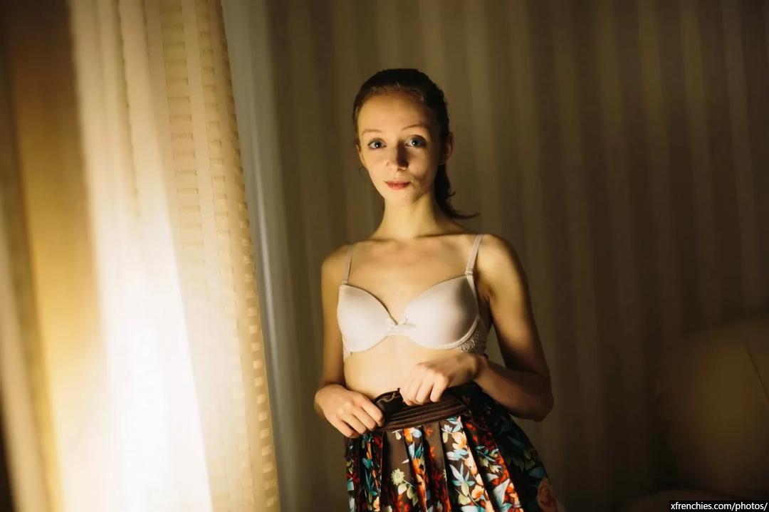 Sessão fotográfica sensual de uma rapariga de 19 anos n°14