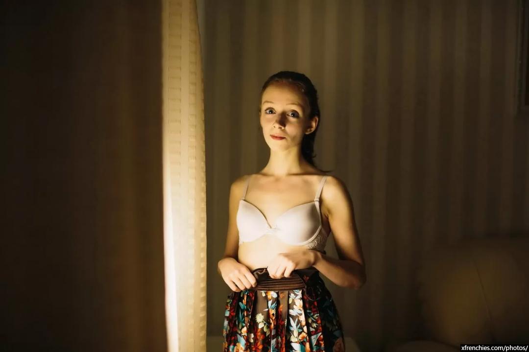 Sessão fotográfica sensual de uma rapariga de 19 anos n°15